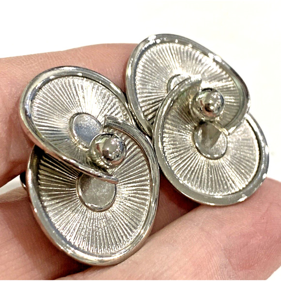Vintage screwback earrings silvertone swirls textured dimensional mod circles - Picture 4 of 6